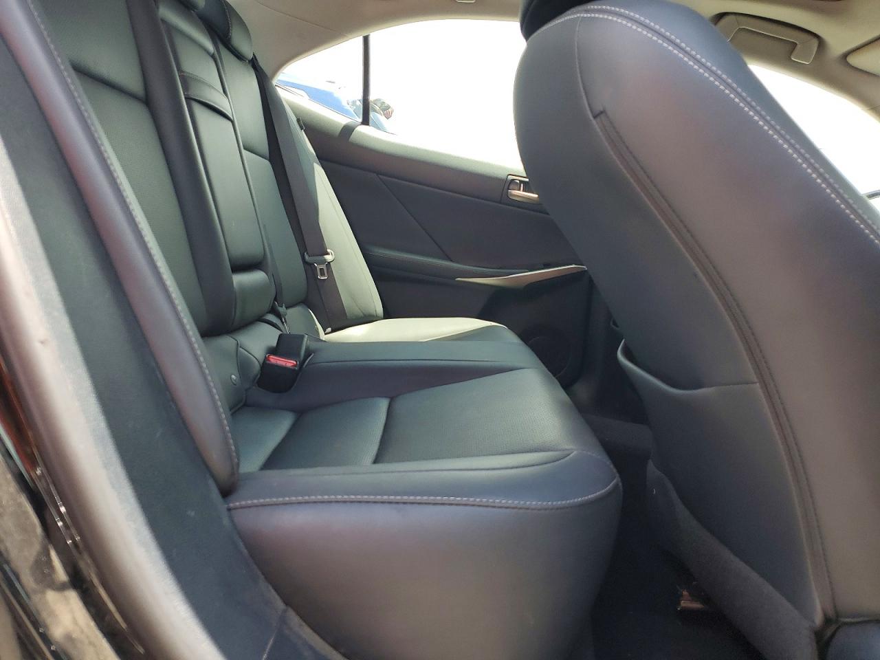2017 LEXUS IS