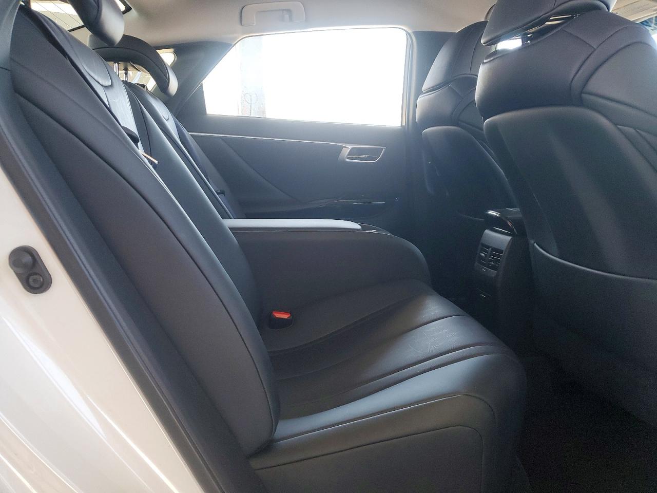 2019 TOYOTA MIRAI BASE