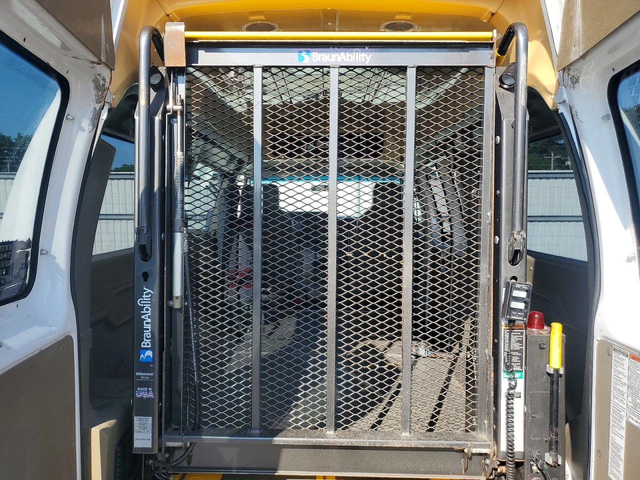2009 FORD ECONOLINE