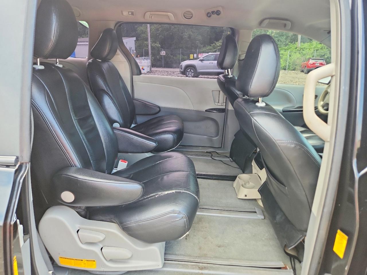 2014 TOYOTA SIENNA