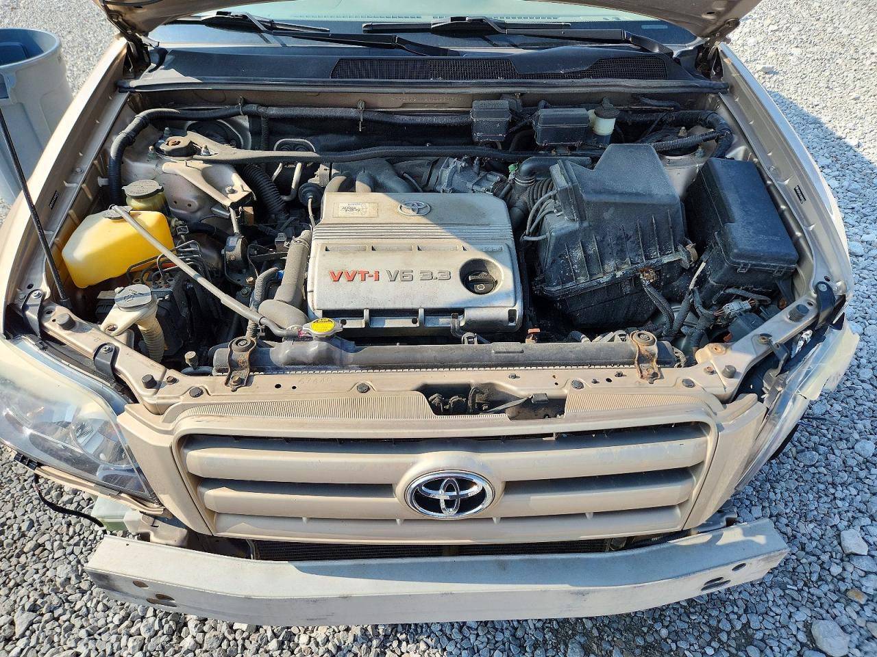 2004 TOYOTA HIGHLANDER