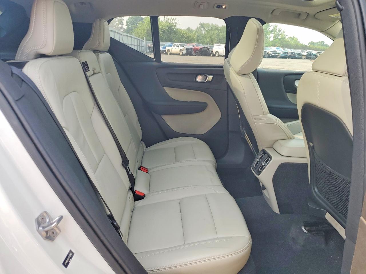2019 VOLVO XC40
