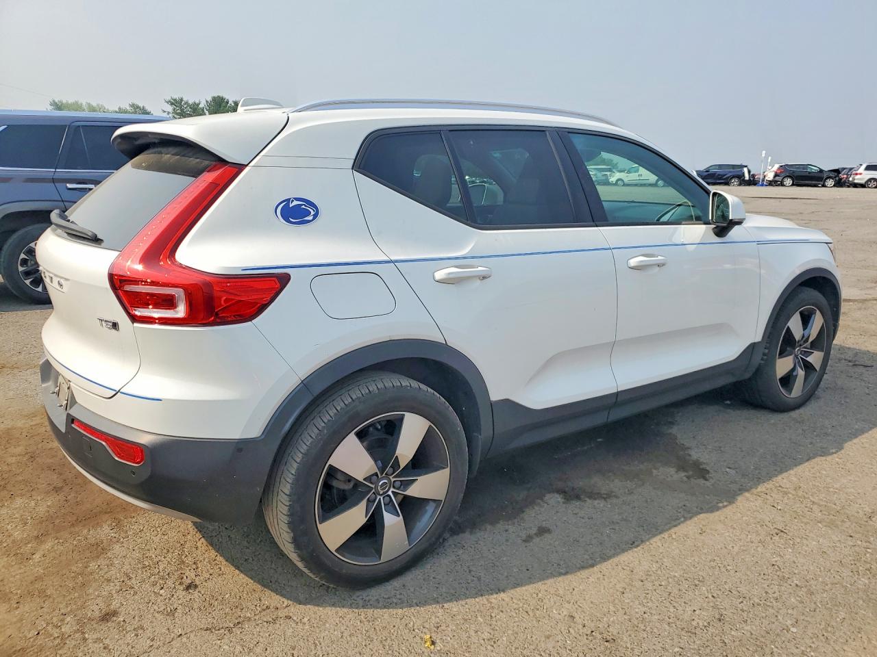 2019 VOLVO XC40