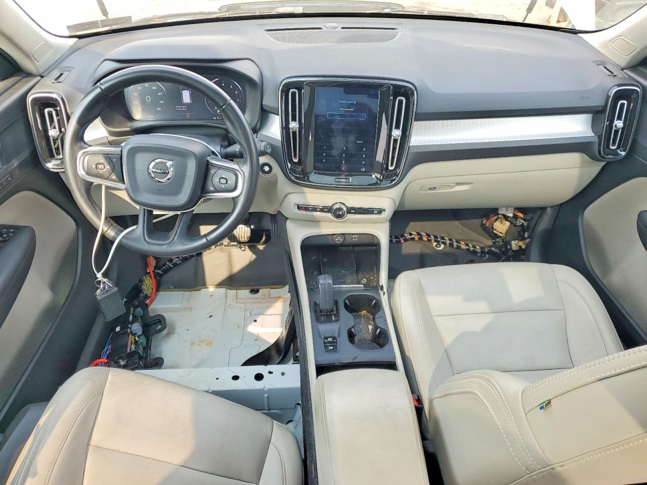 2019 VOLVO XC40