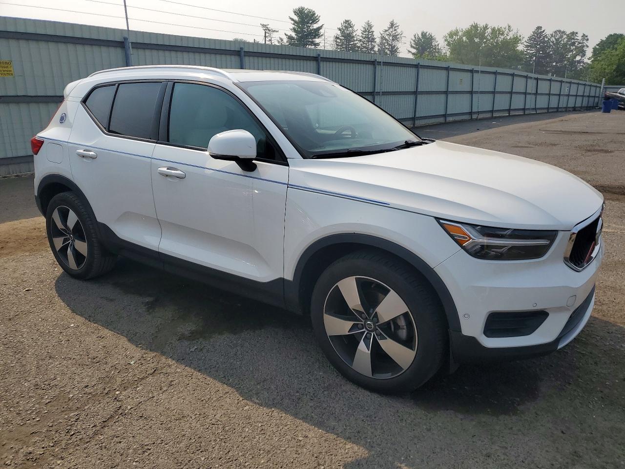 2019 VOLVO XC40