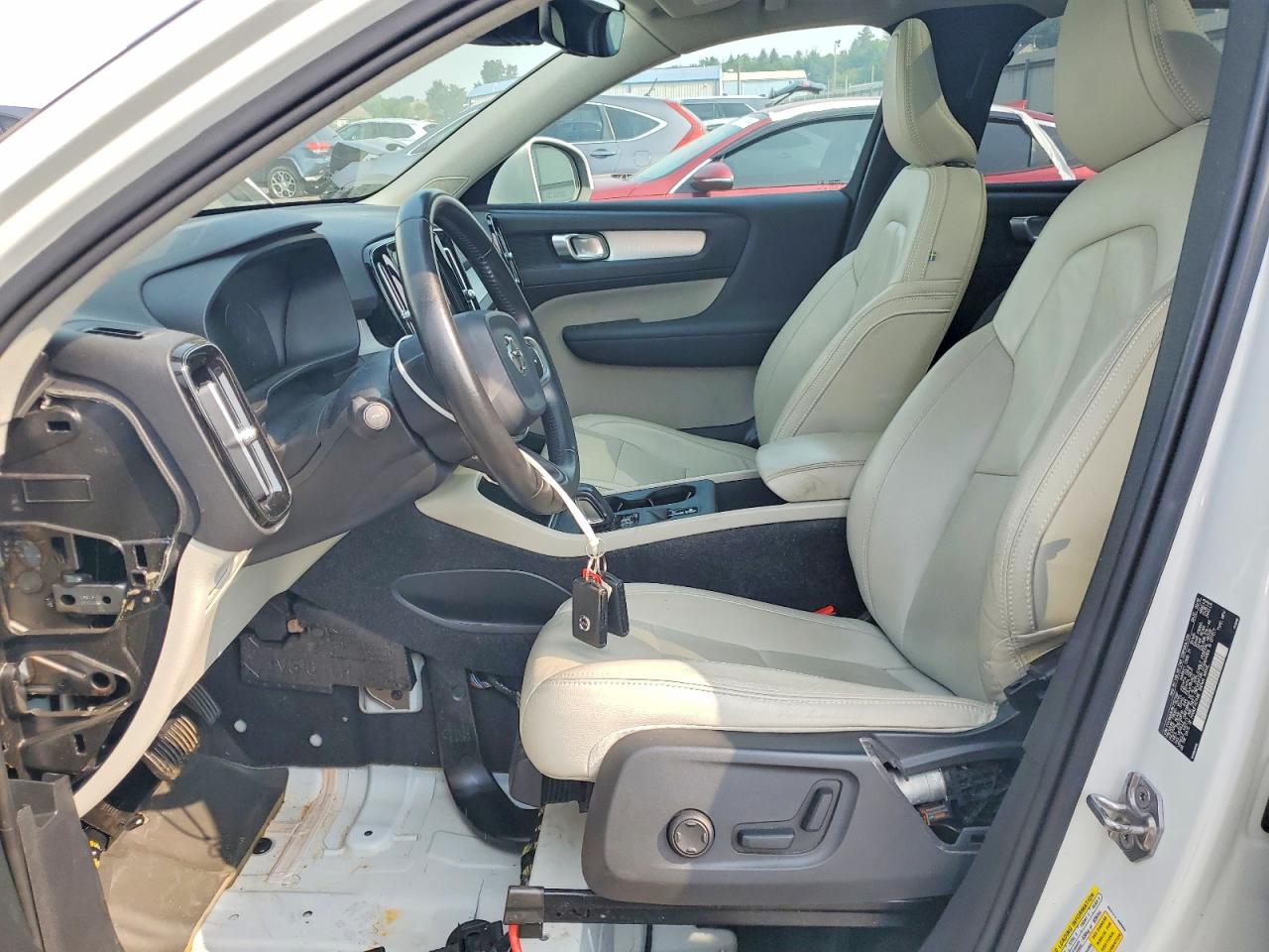 2019 VOLVO XC40