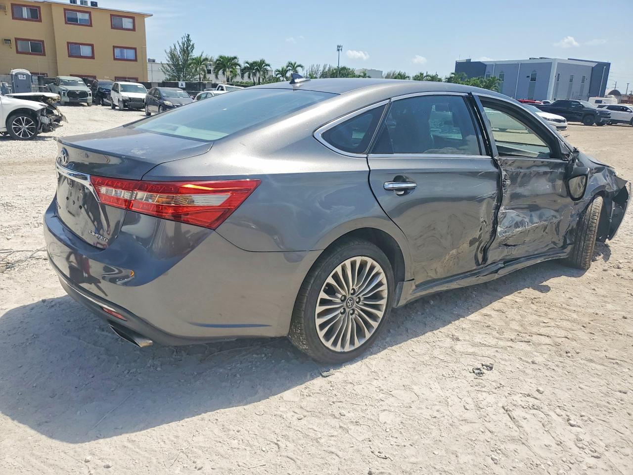 2018 TOYOTA AVALON