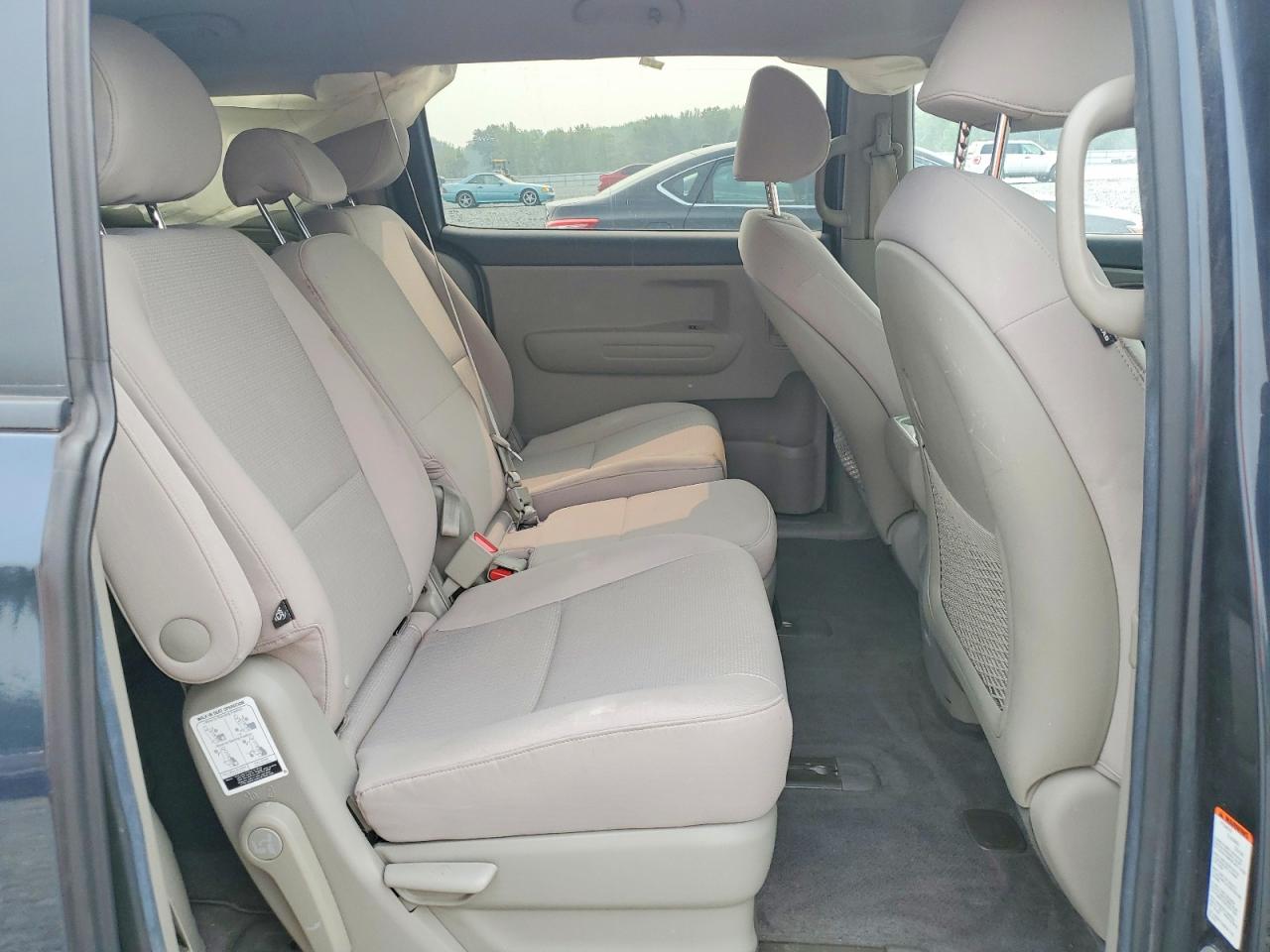 2017 KIA SEDONA LX
