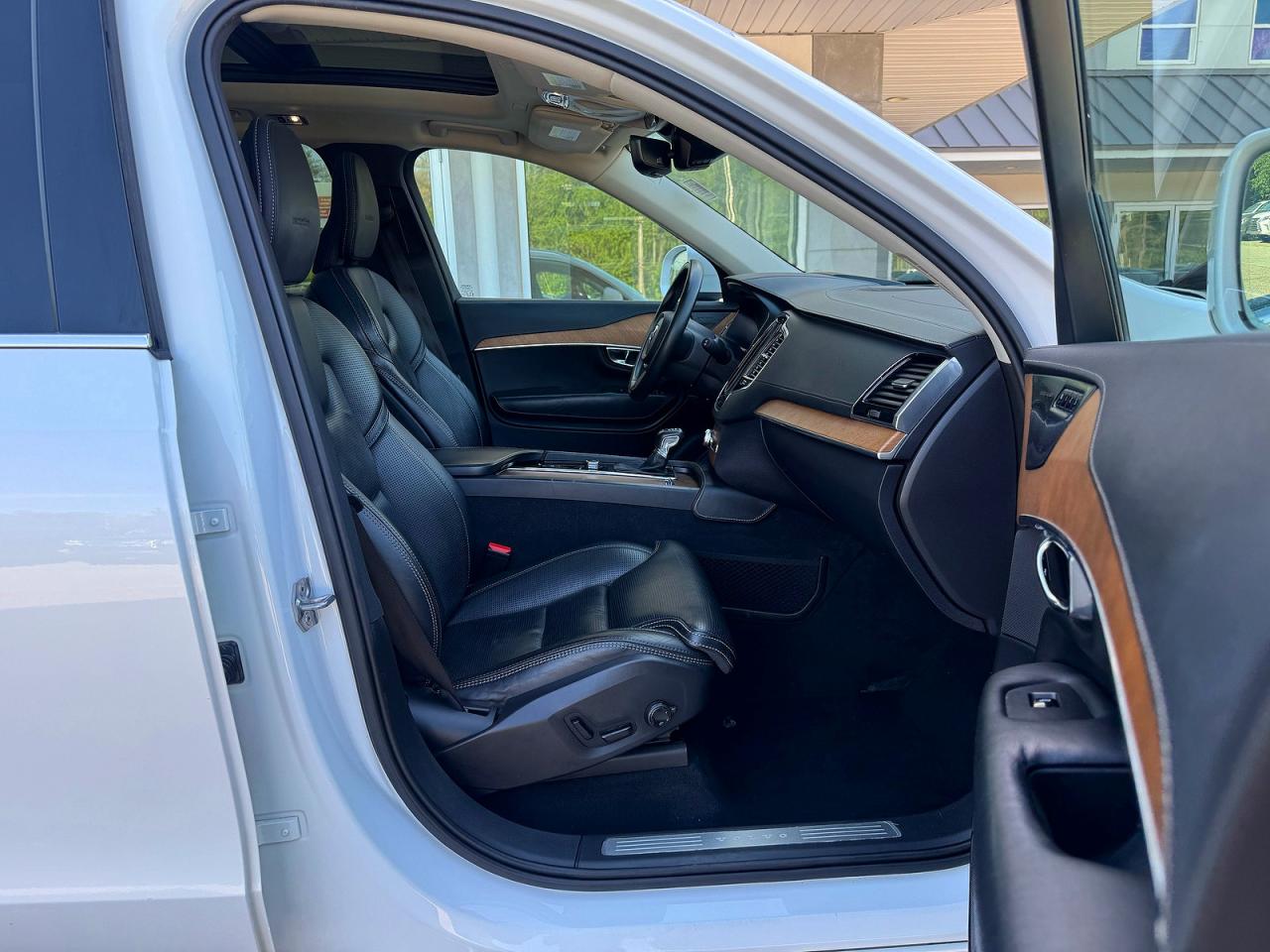 2019 VOLVO XC90