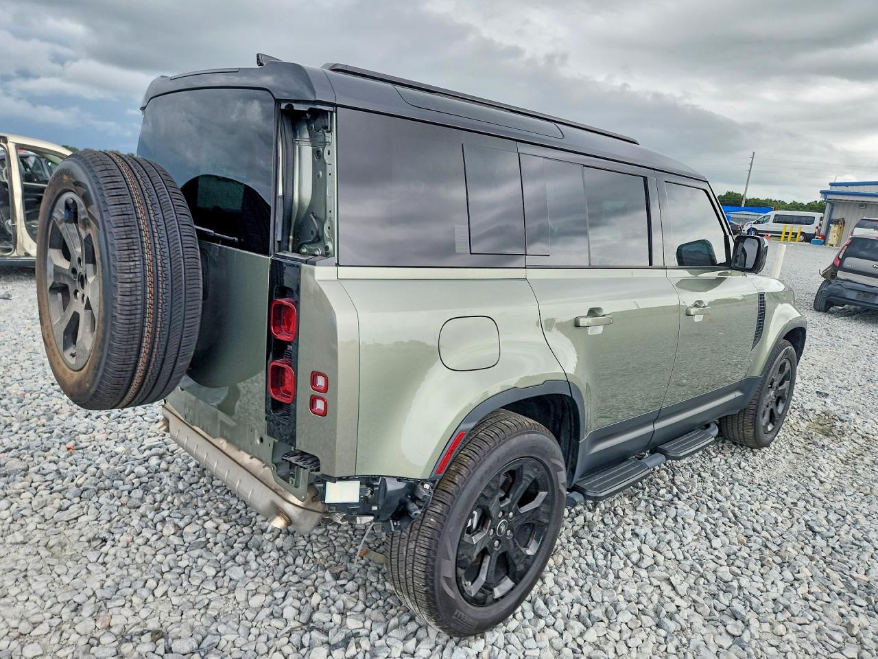 2025 LAND ROVER DEFENDER