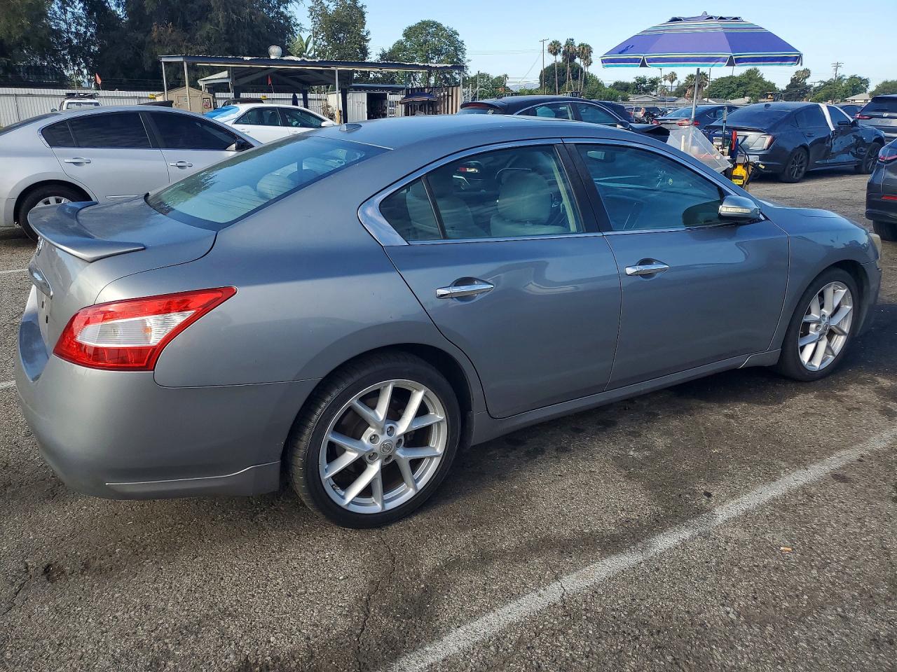 2009 NISSAN MAXIMA