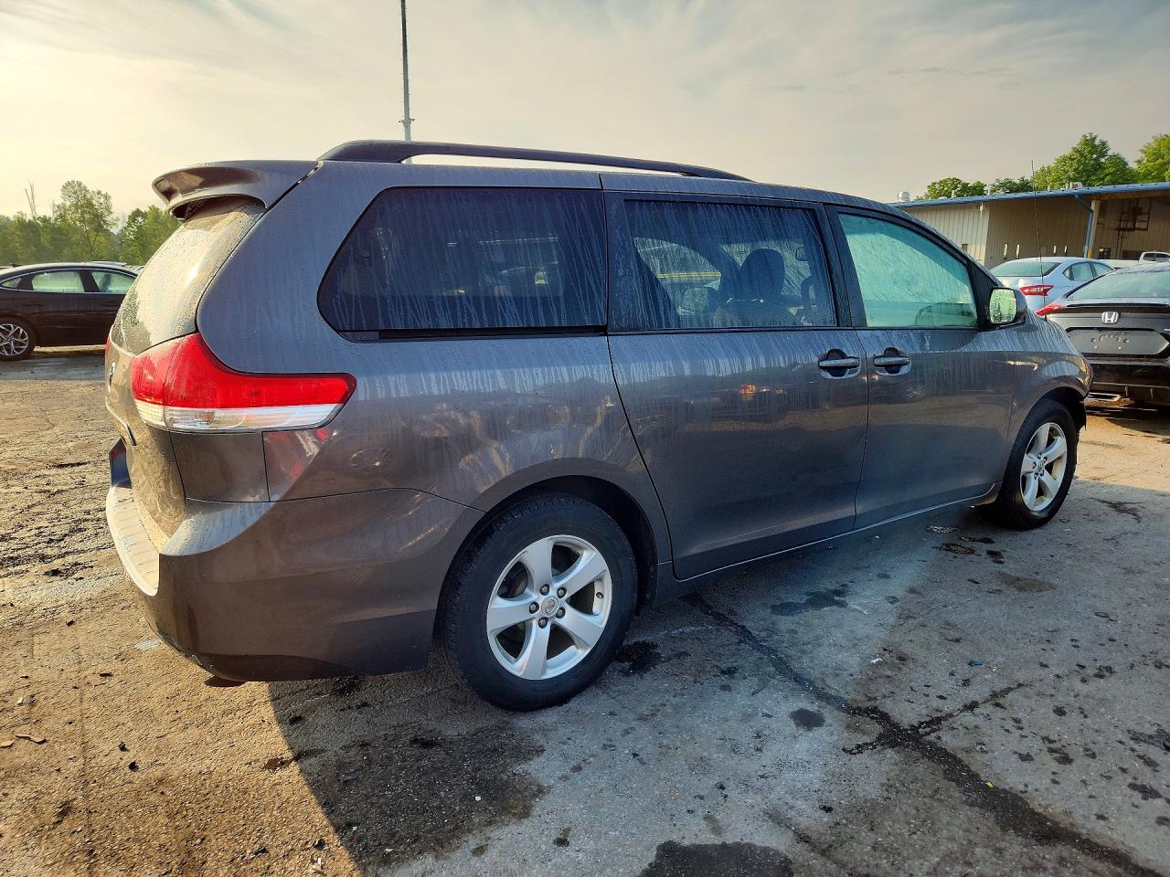 2012 TOYOTA SIENNA