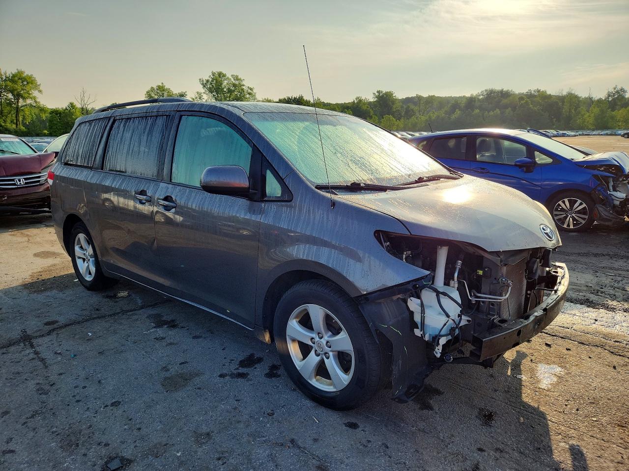 2012 TOYOTA SIENNA
