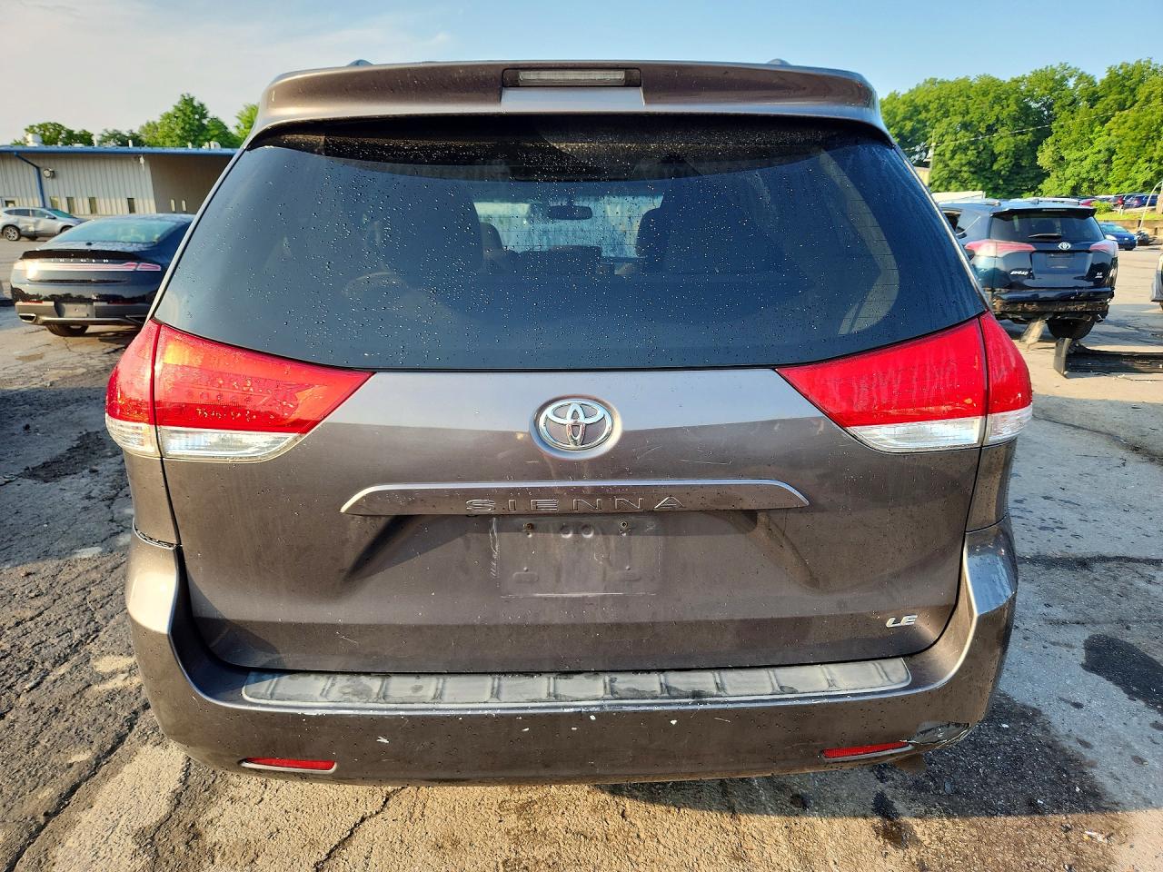 2012 TOYOTA SIENNA