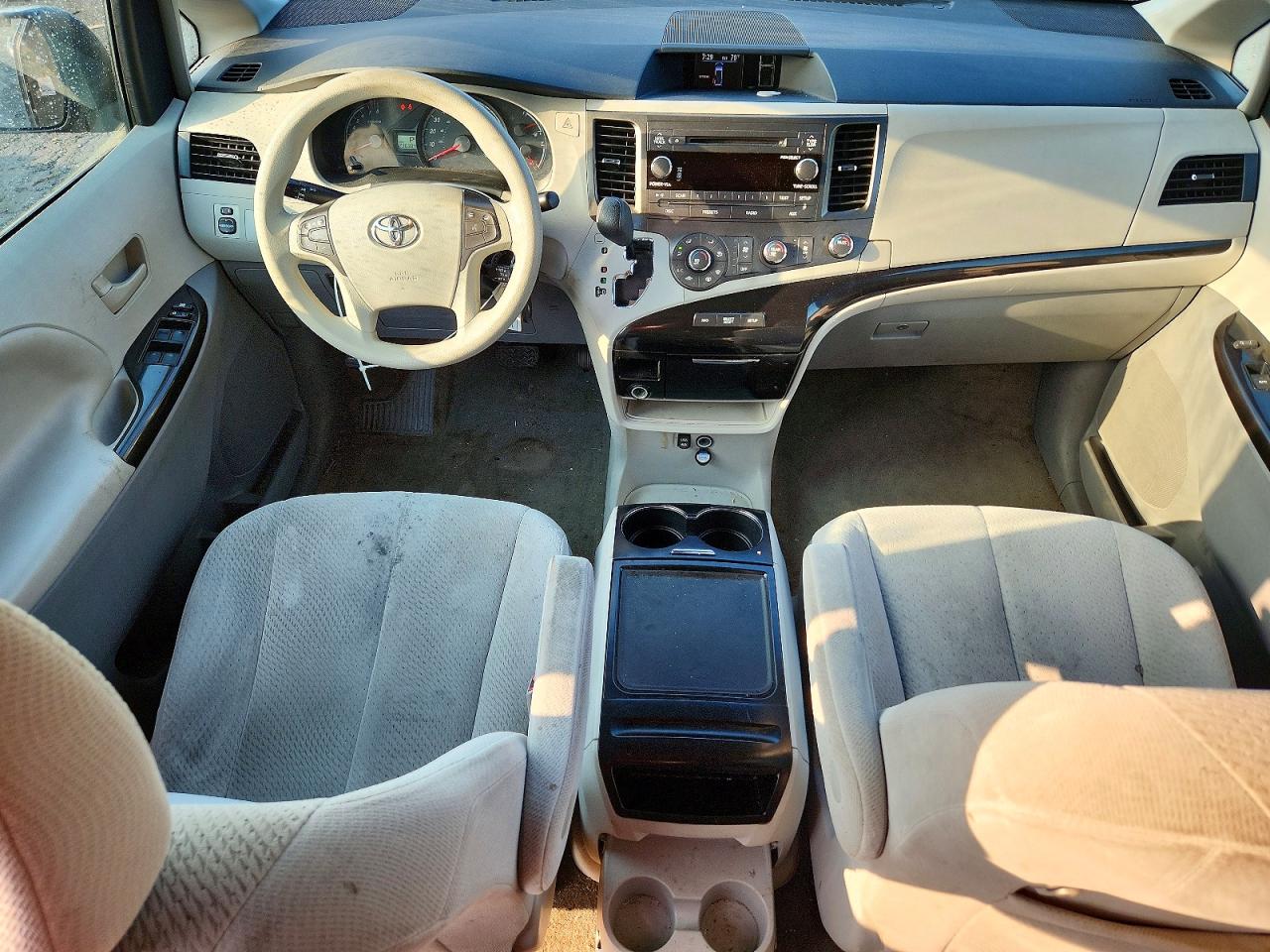 2012 TOYOTA SIENNA