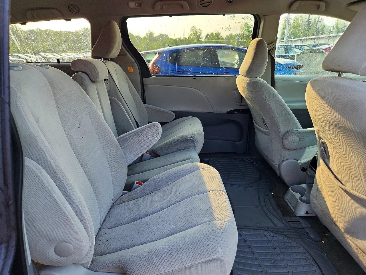 2012 TOYOTA SIENNA