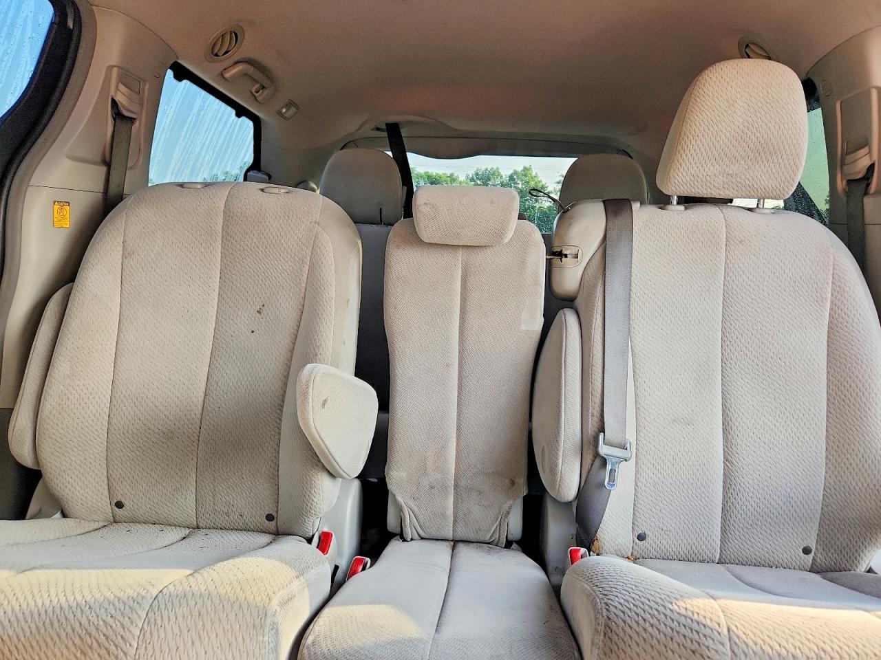 2012 TOYOTA SIENNA