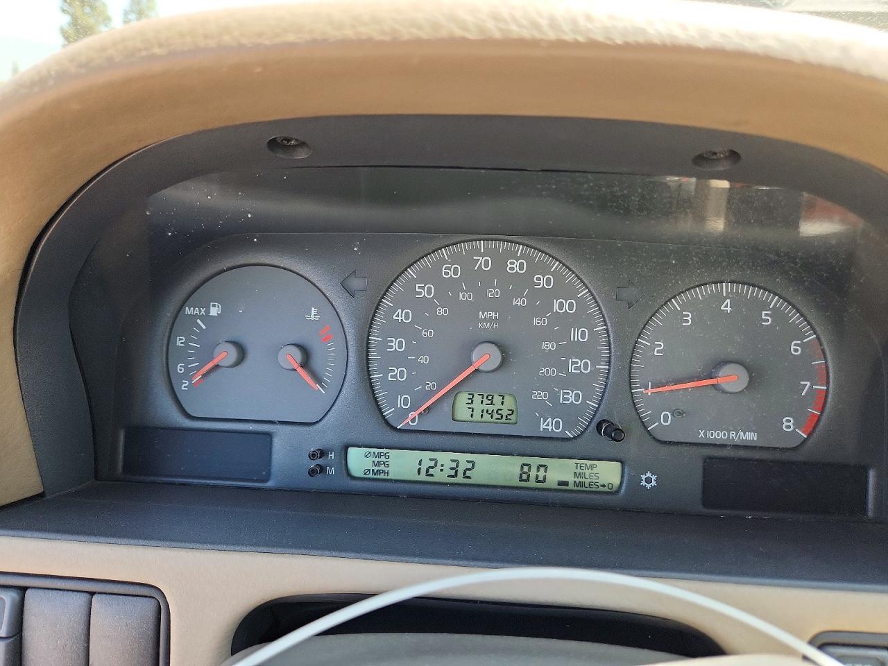 2002 VOLVO C70