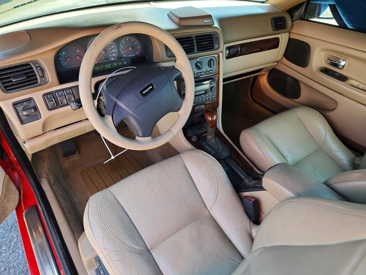 2002 VOLVO C70