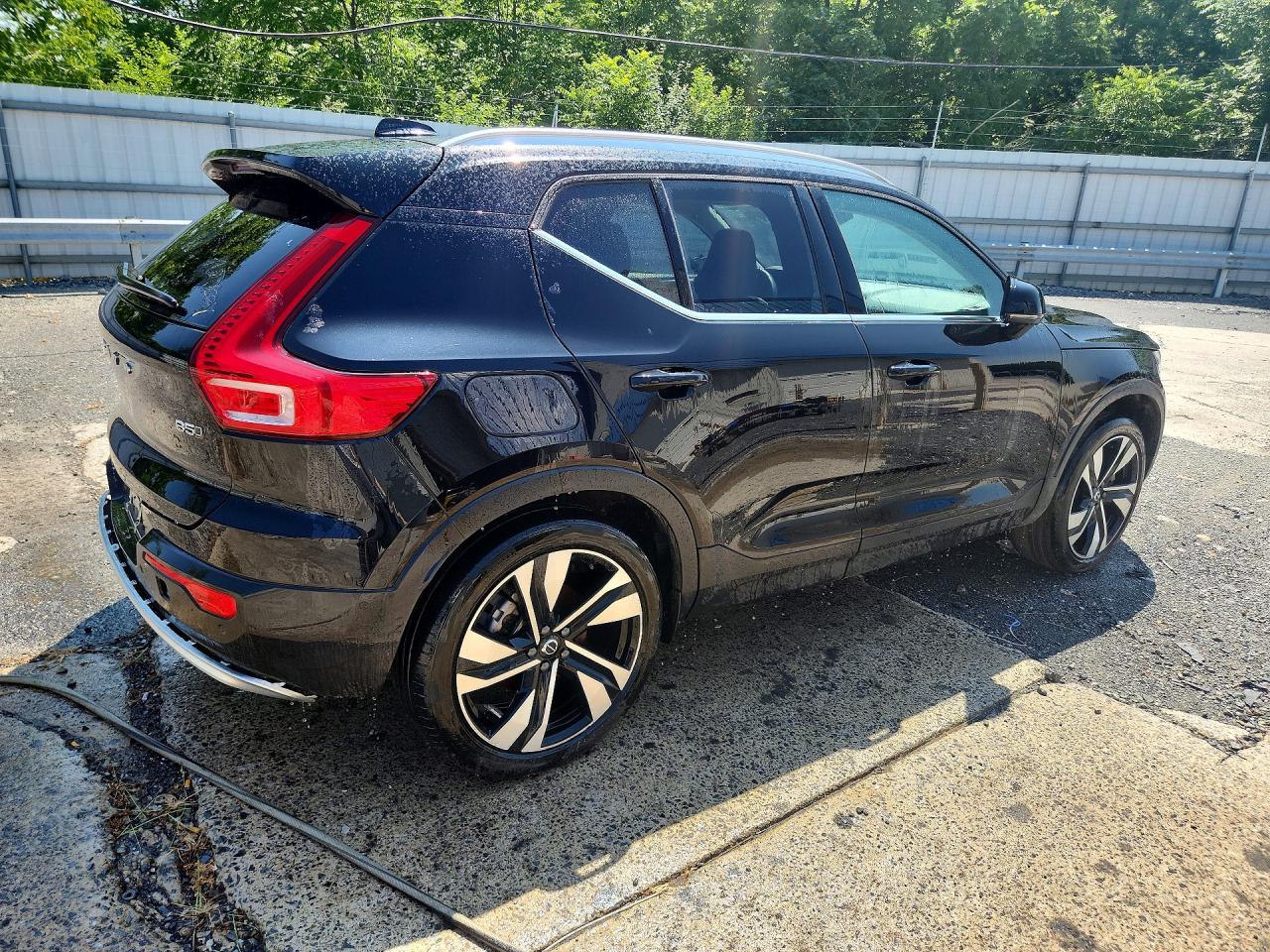 2025 VOLVO XC40