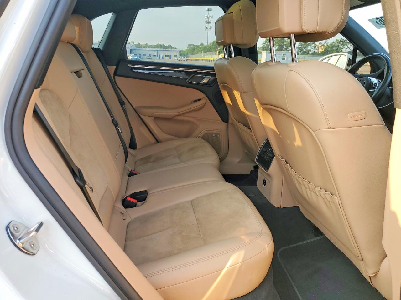 2021 PORSCHE MACAN