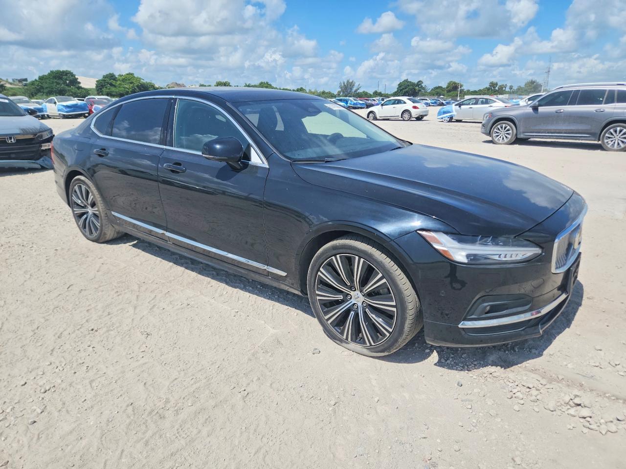 2023 VOLVO S90