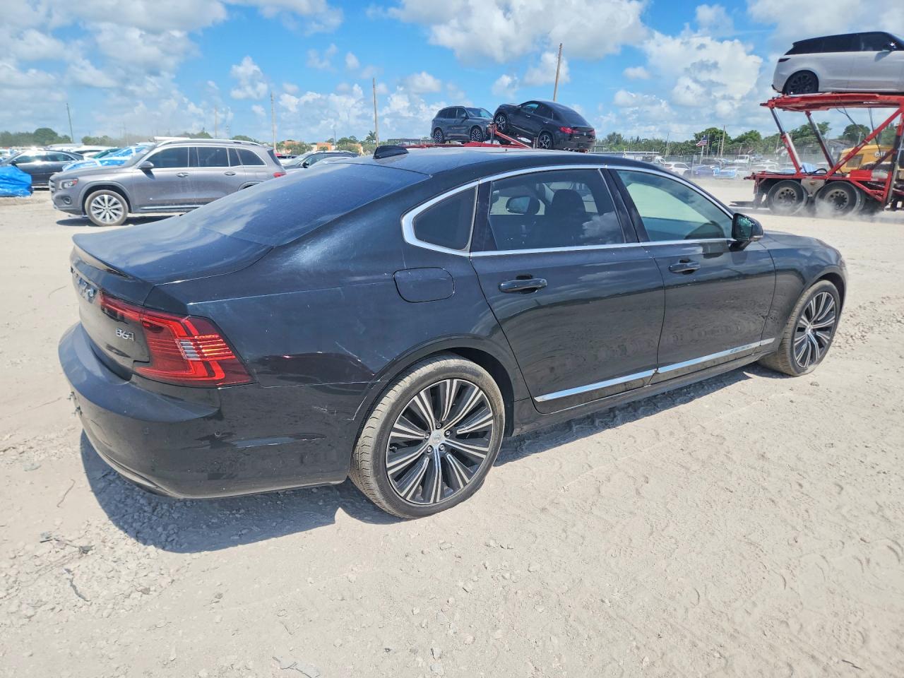 2023 VOLVO S90
