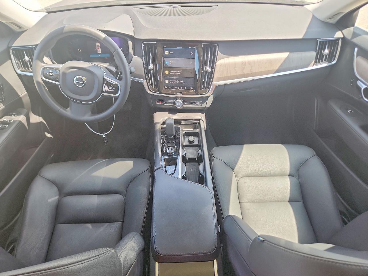 2023 VOLVO S90