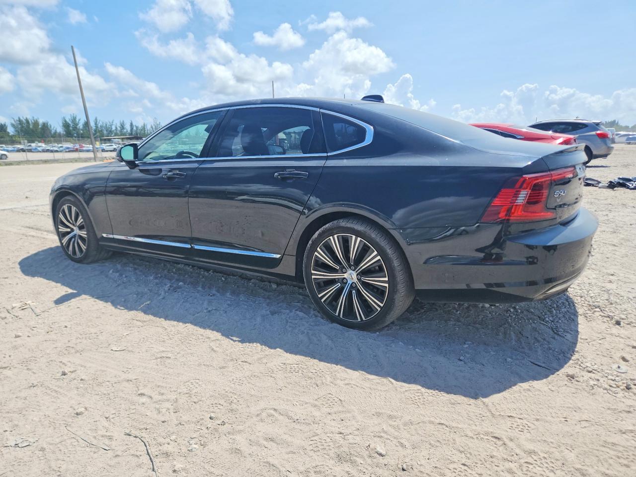 2023 VOLVO S90