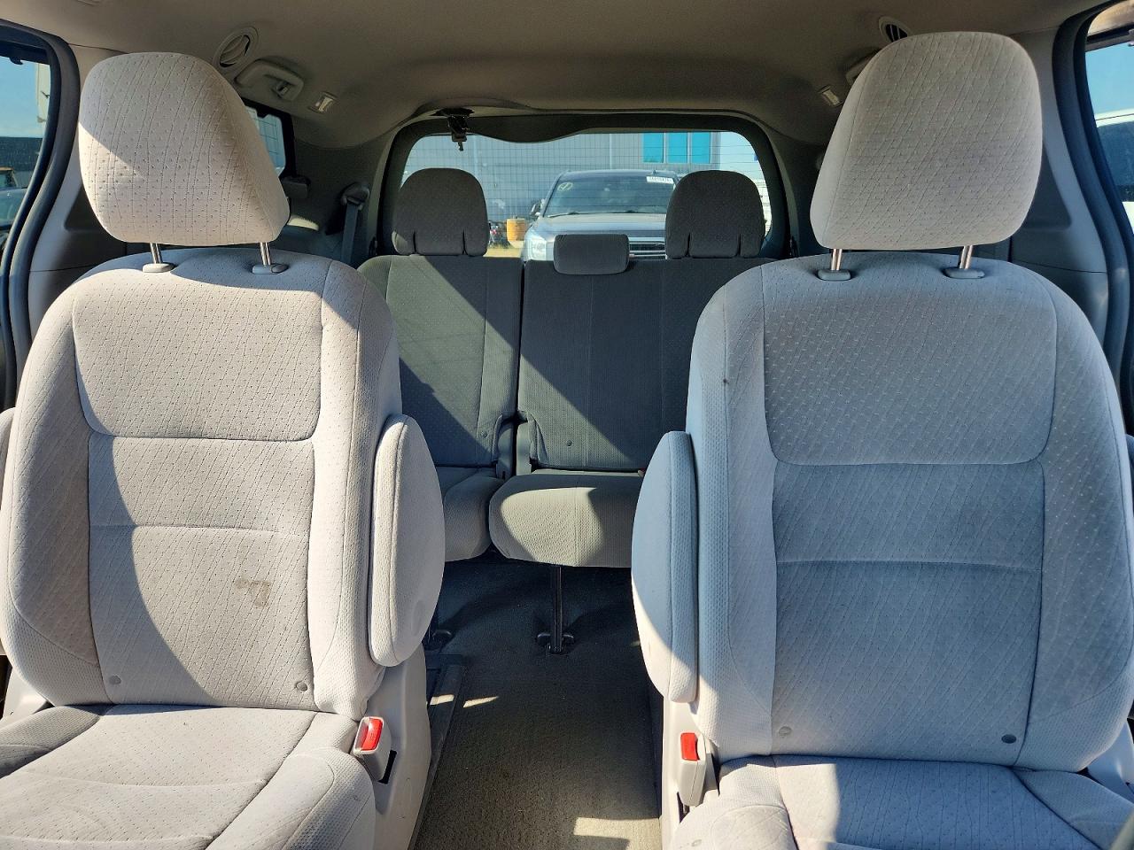 2015 TOYOTA SIENNA LE
