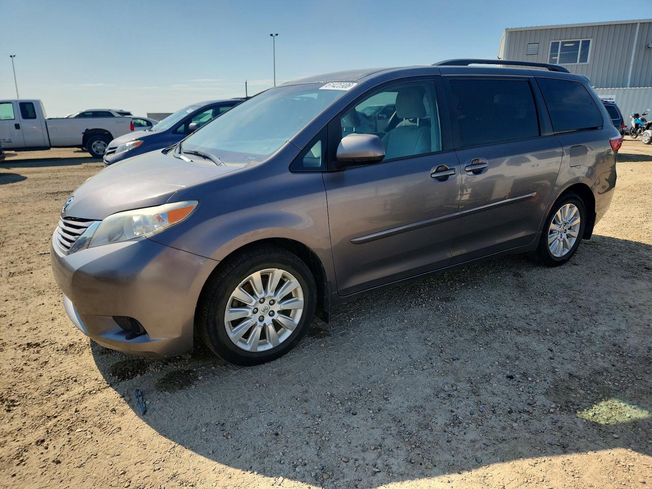2015 TOYOTA SIENNA LE