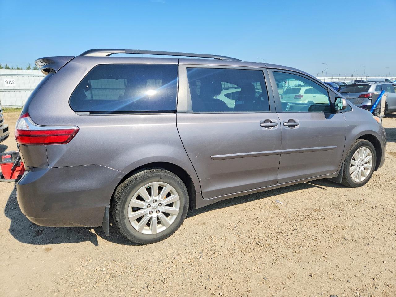 2015 TOYOTA SIENNA LE
