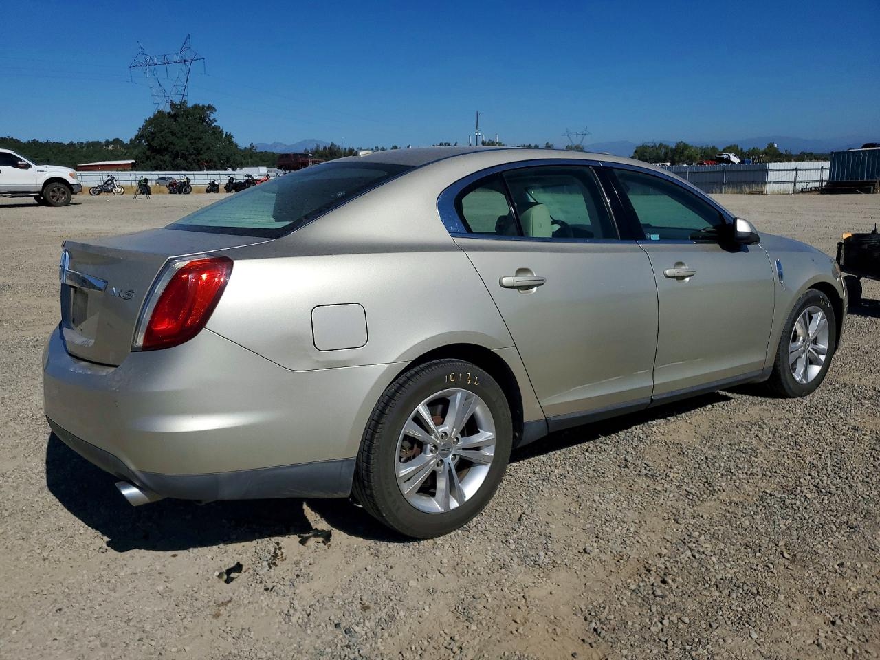 2010 LINCOLN MKS