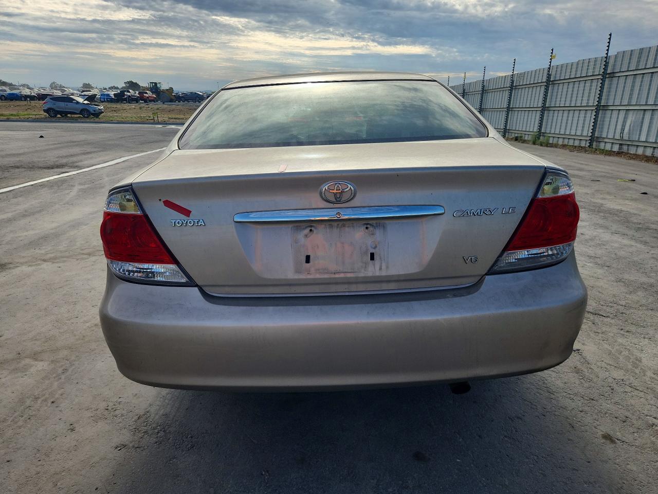 2005 TOYOTA CAMRY LE V