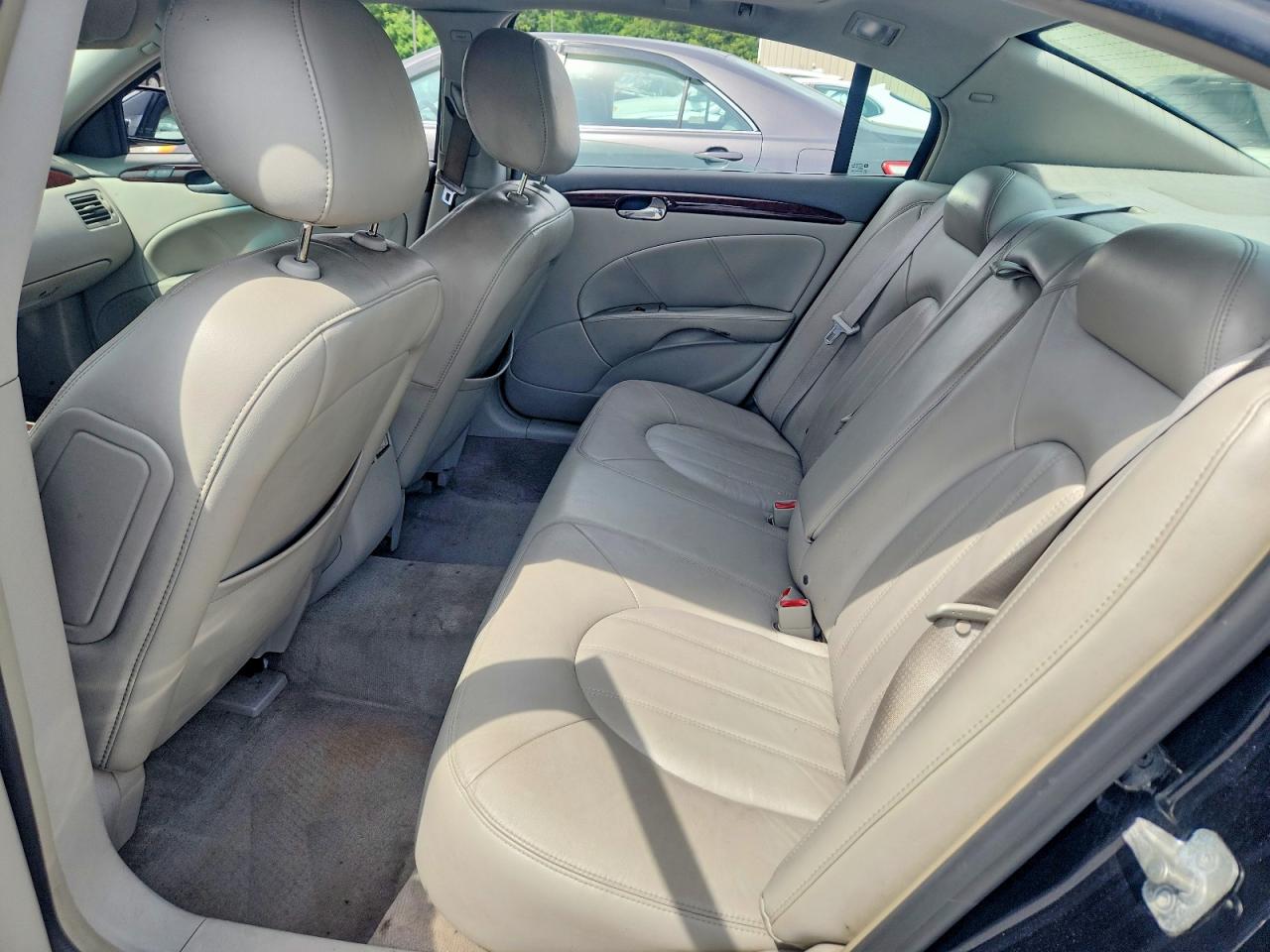 2010 BUICK LUCERNE