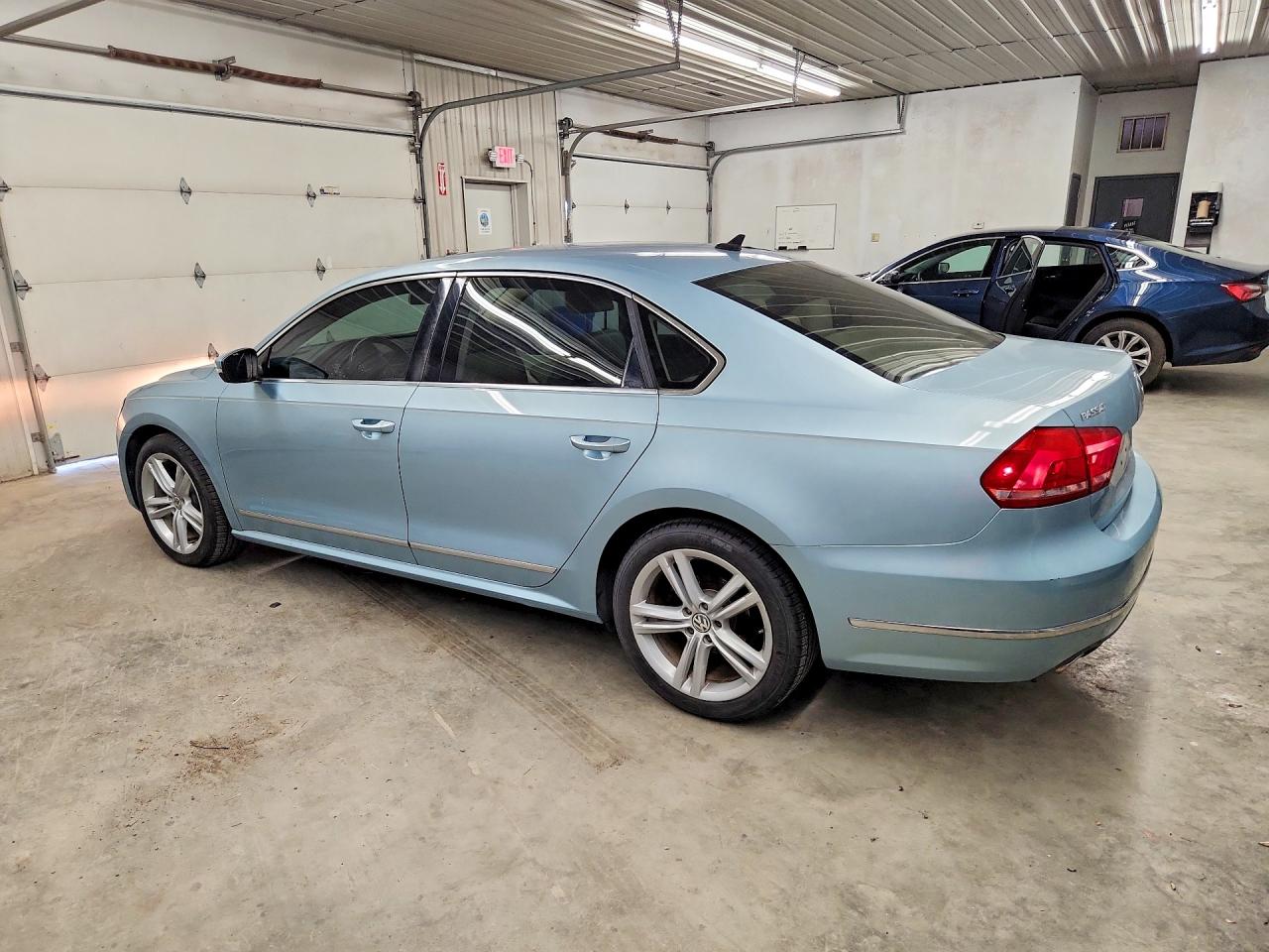 2013 VOLKSWAGEN PASSAT