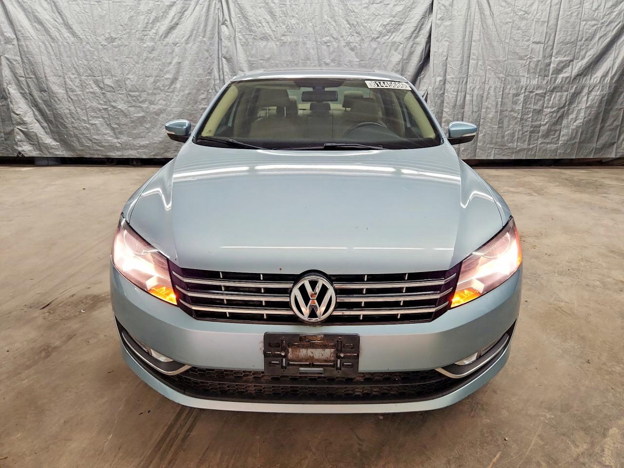 2013 VOLKSWAGEN PASSAT