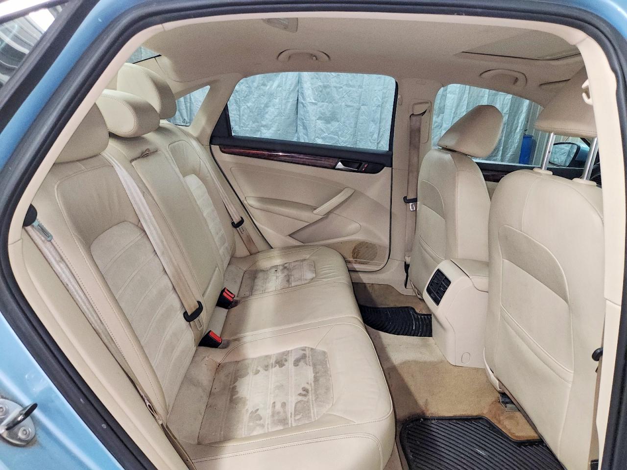 2013 VOLKSWAGEN PASSAT