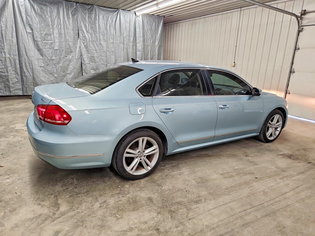 2013 VOLKSWAGEN PASSAT