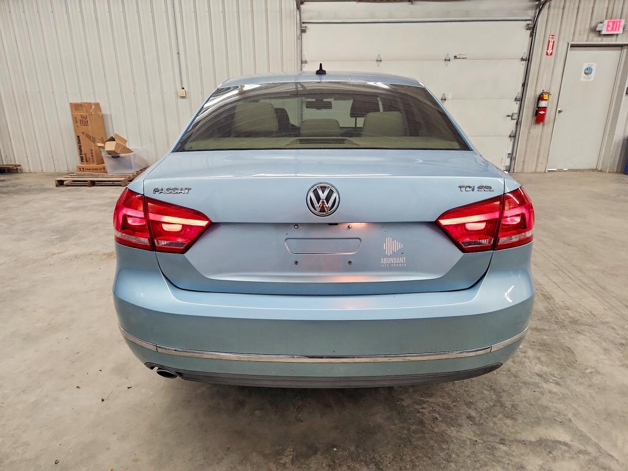 2013 VOLKSWAGEN PASSAT
