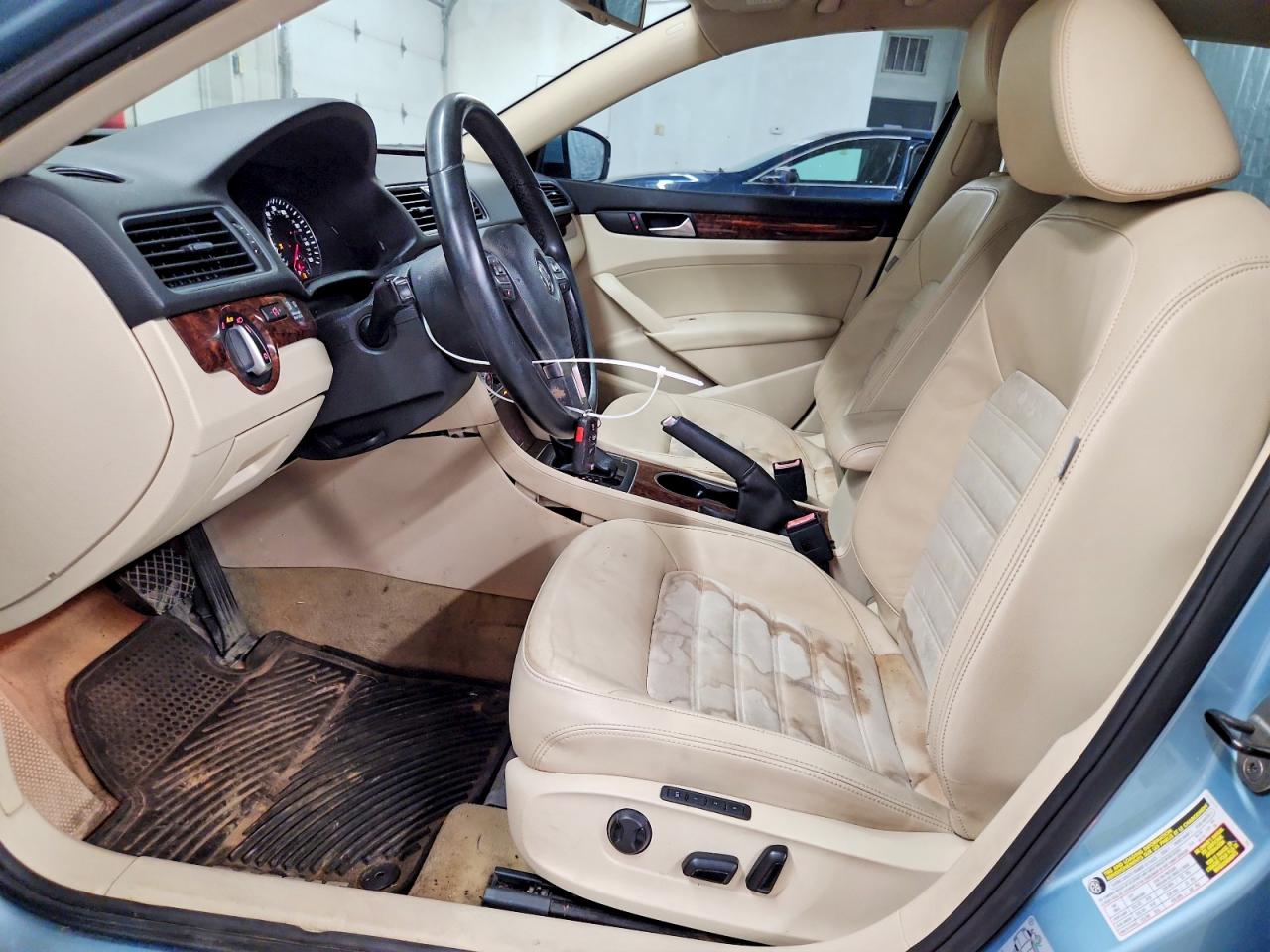 2013 VOLKSWAGEN PASSAT