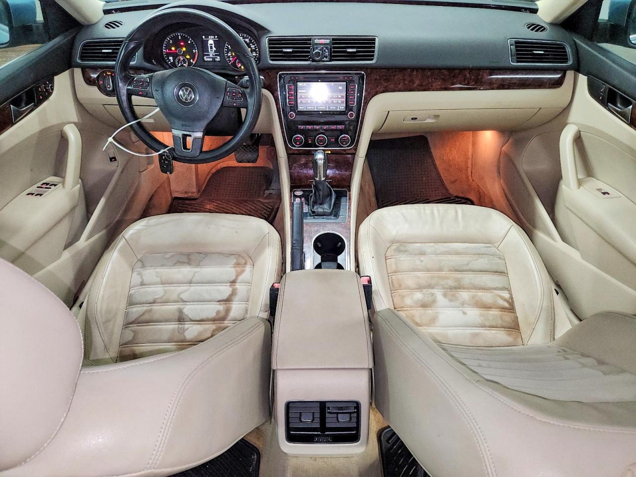 2013 VOLKSWAGEN PASSAT