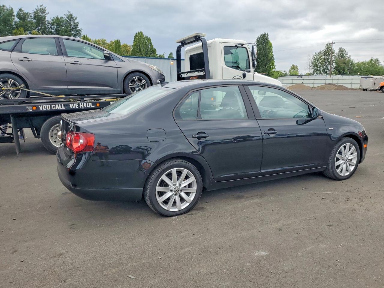 2010 VOLKSWAGEN JETTA