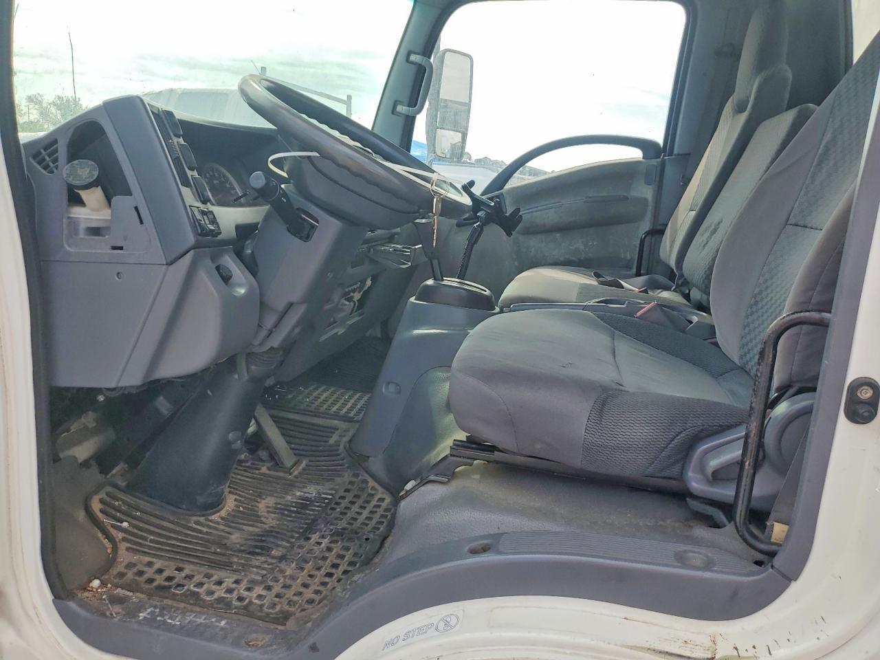2011 ISUZU NPR