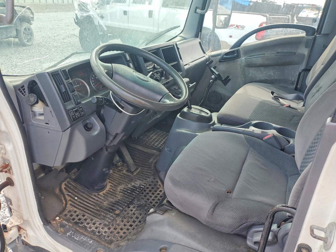 2011 ISUZU NPR