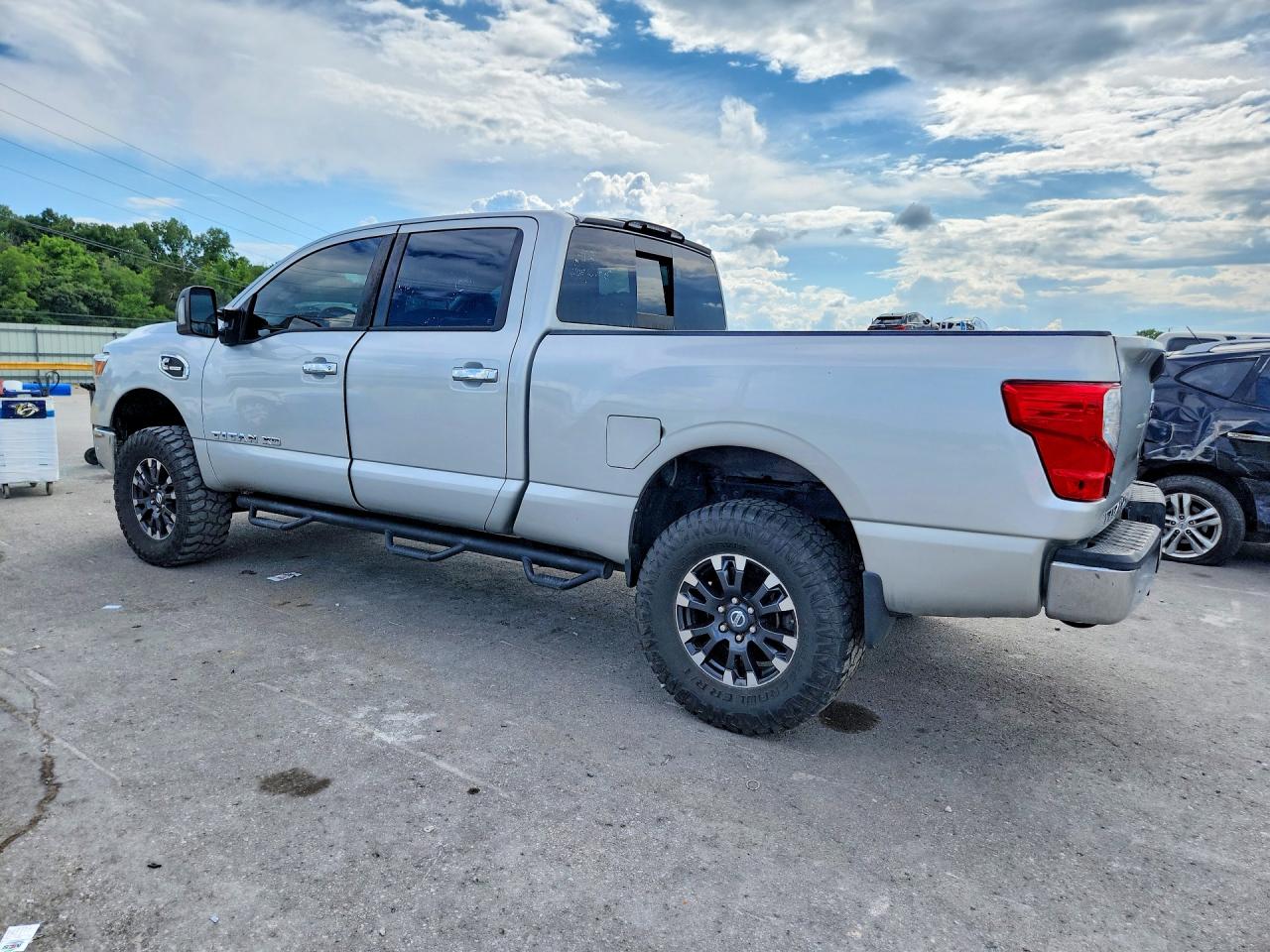 2017 NISSAN TITAN