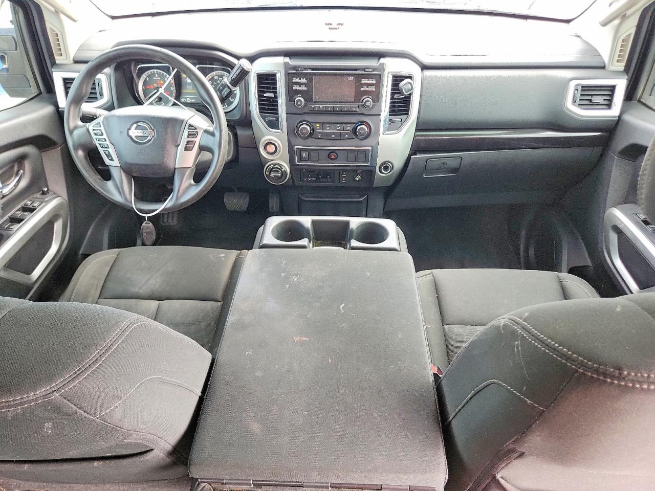 2017 NISSAN TITAN