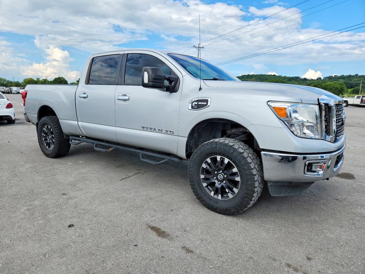 2017 NISSAN TITAN