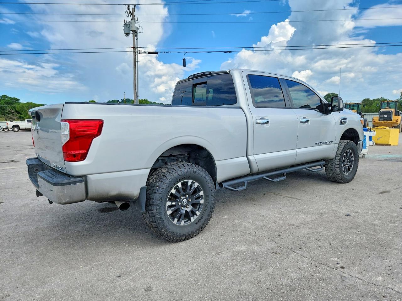 2017 NISSAN TITAN