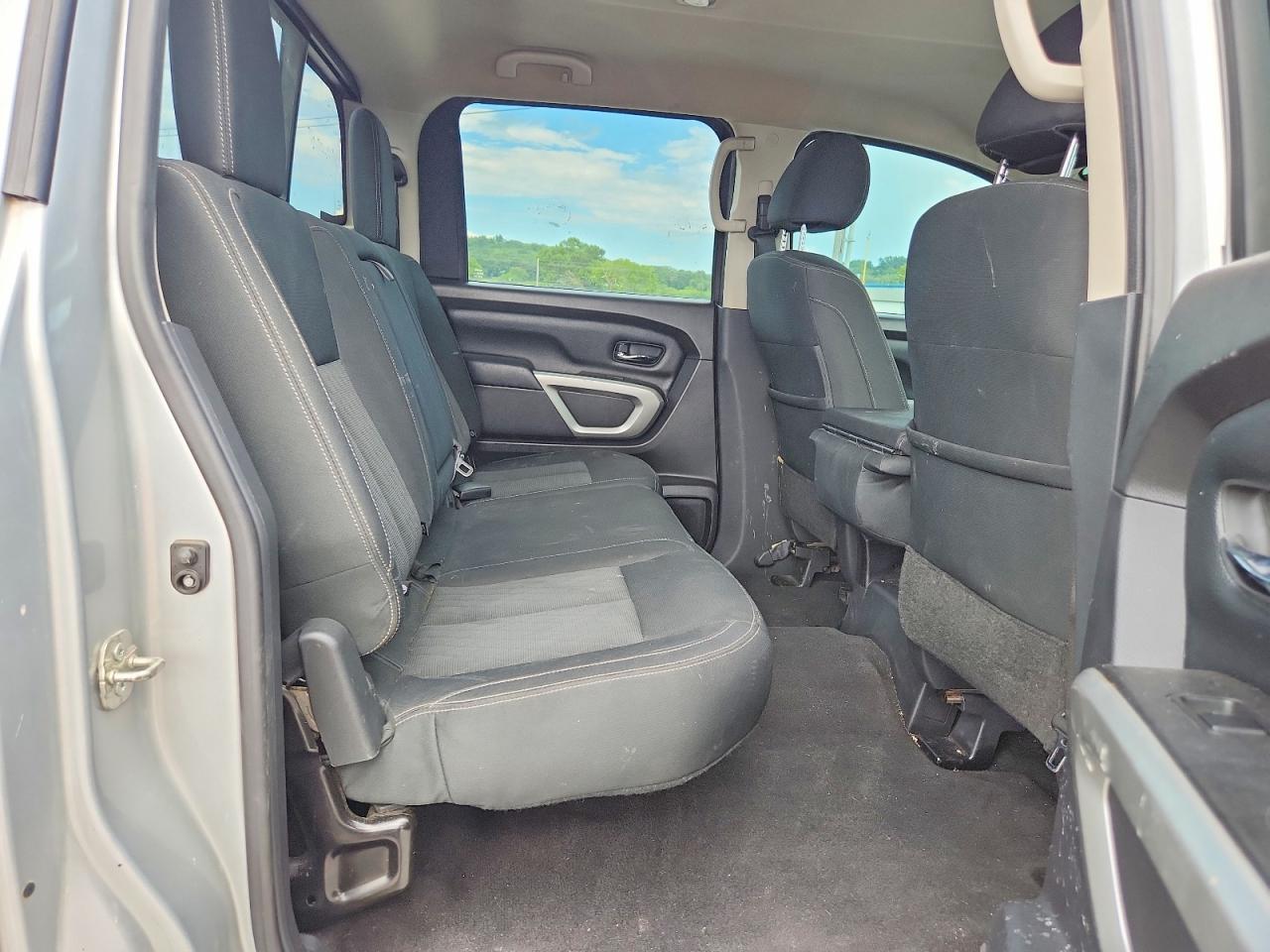 2017 NISSAN TITAN